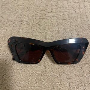 Cat eye sunglasses